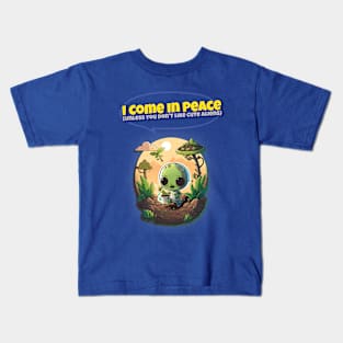 I come in peace (unless you don't like cute aliens) Kids T-Shirt